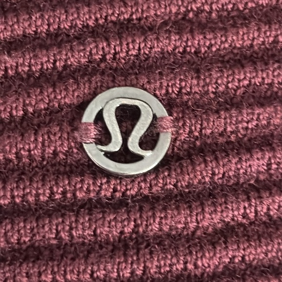 Lululemon Sit in Lotus Merino Wool Wrap II in Garnet - Size 8 - Picture 9 of 10